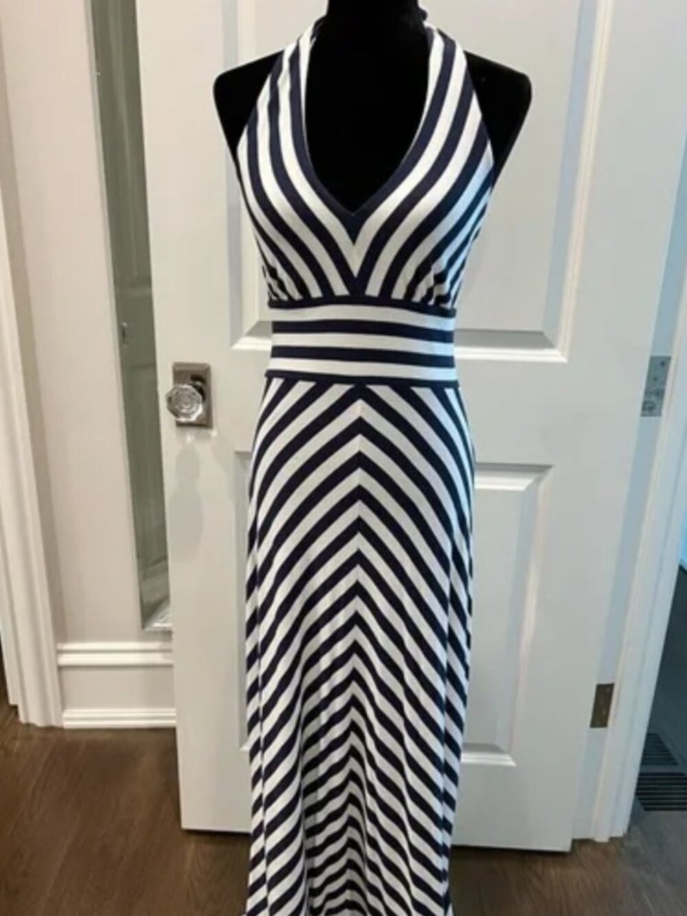 Banana Republic Chevron Halter Maxi Dress Size S - Picture 14 of 14